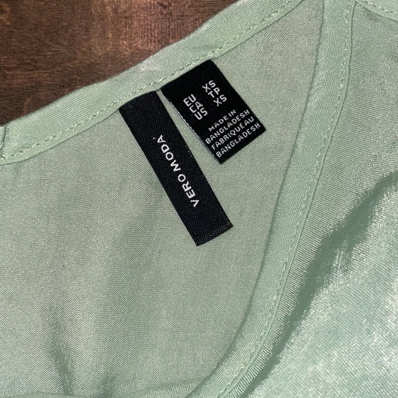 Green silk tank top - Picture 2 of 2